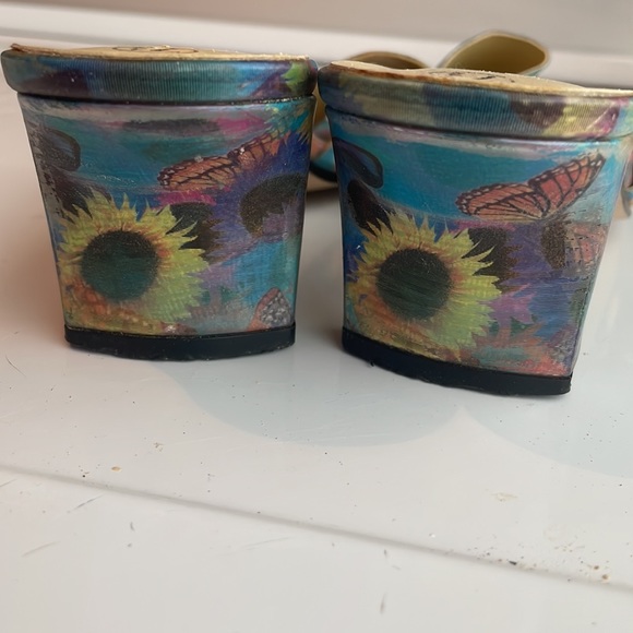Fiona butterfly & sunflower hologram sandals kitten heel slides women size 7 1/2 - Picture 9 of 10